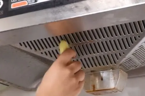 肥皂在油煙機(jī)上涂一涂，作用太棒了，好多人不知道，漲知識(shí)了